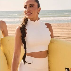 White scalloped top sports bra crop top size M open back backless bra